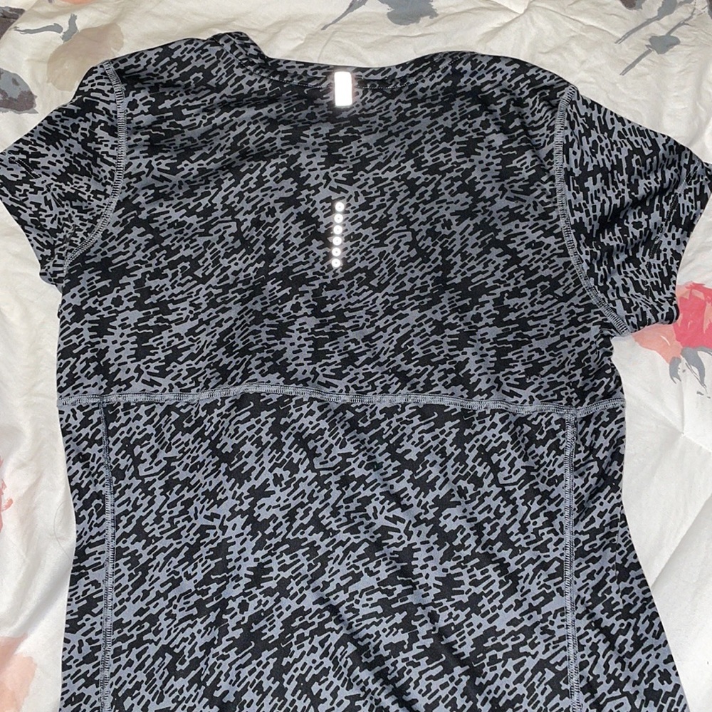 Nike Running T-shirt Black and Gray Design - XS - Picture 2 of 3